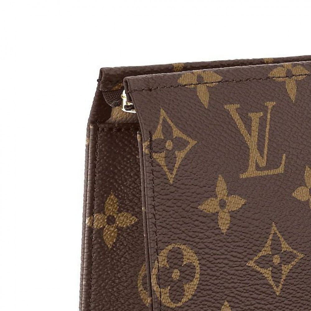 L M47542 Toiletry Pouch 26