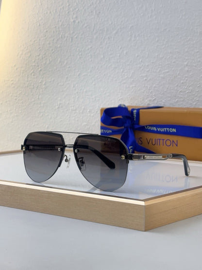 Louis Eyewear SIZE: 62-13-145