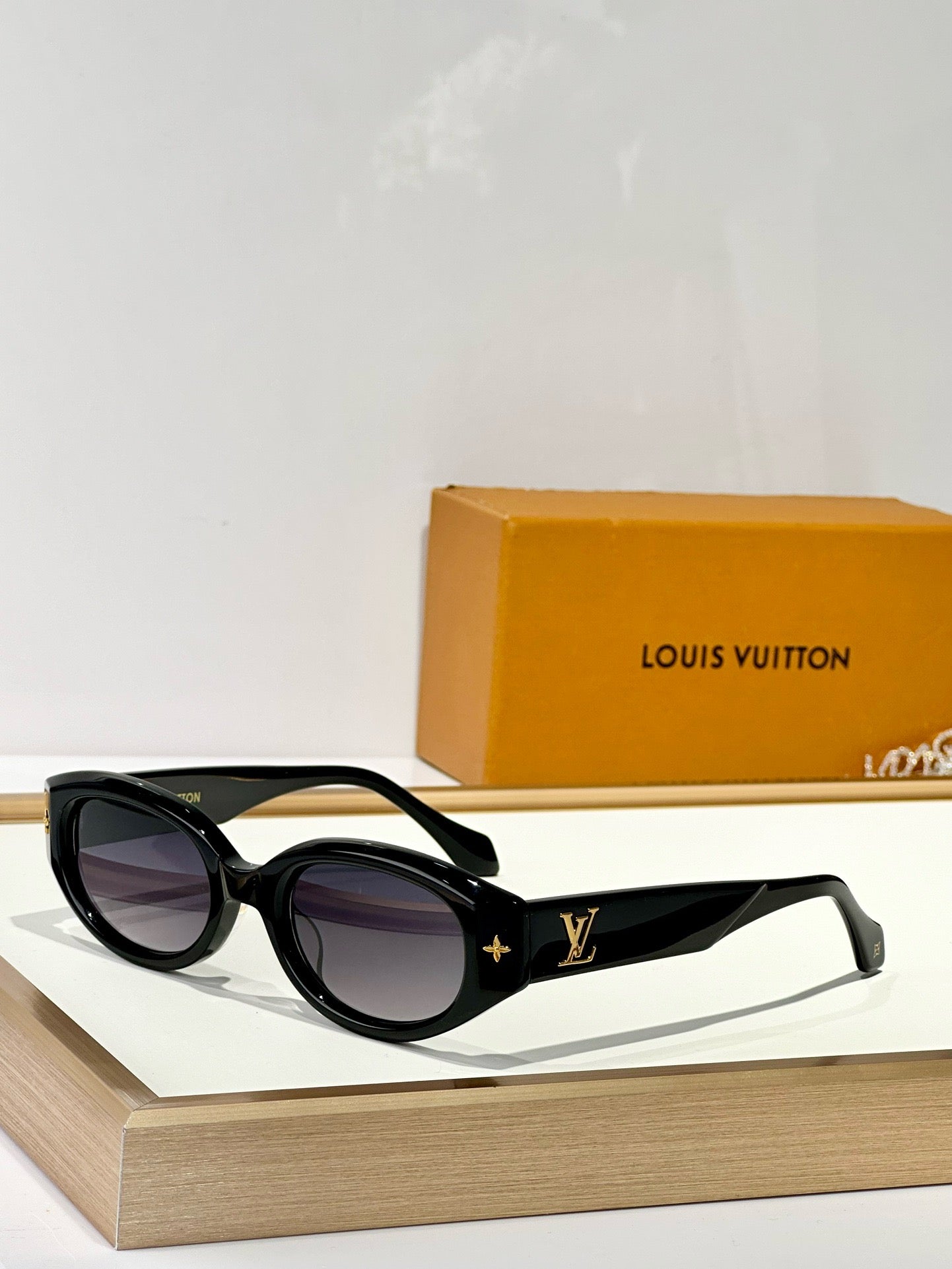 Louis Eyewear SIZE: 51-23-145