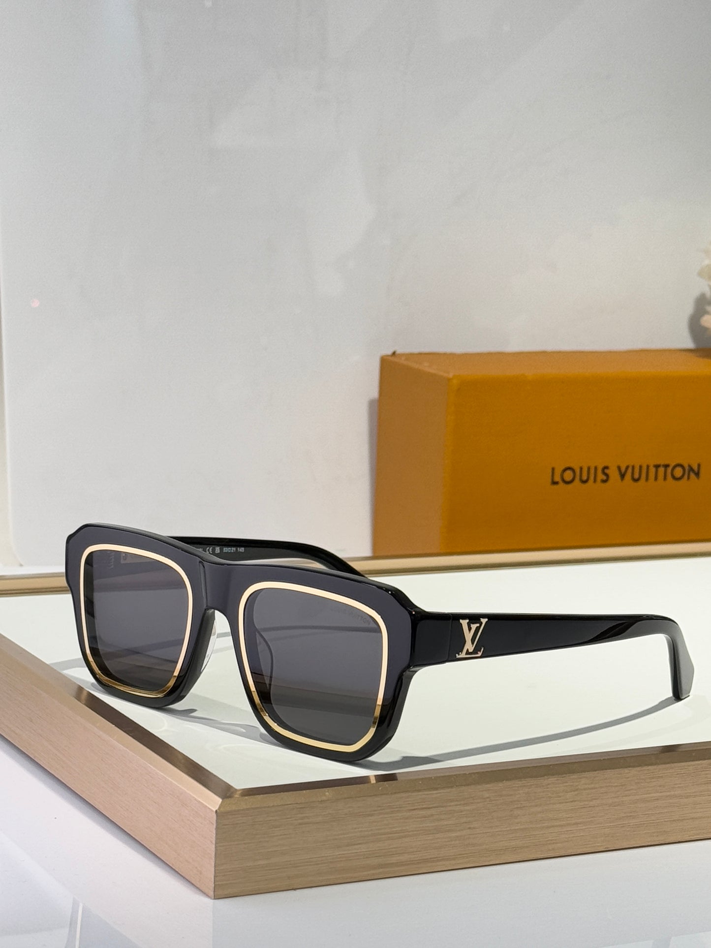 Louis Eyewear SIZE: 53-21-145