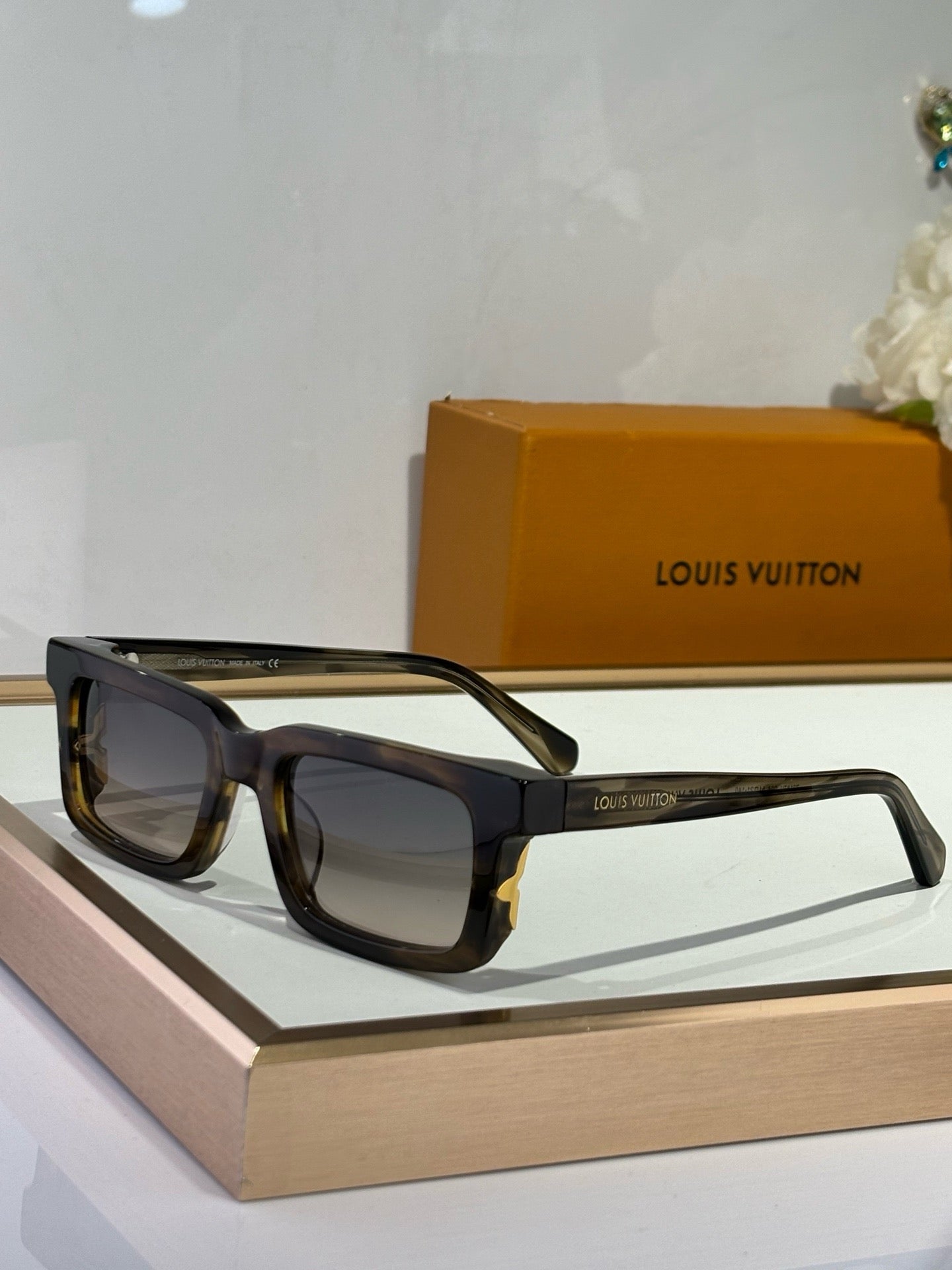 Louis Eyewear SIZE: 51-21-140