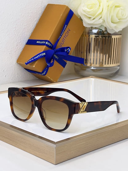 Louis Eyewear SIZE: 53-18-140