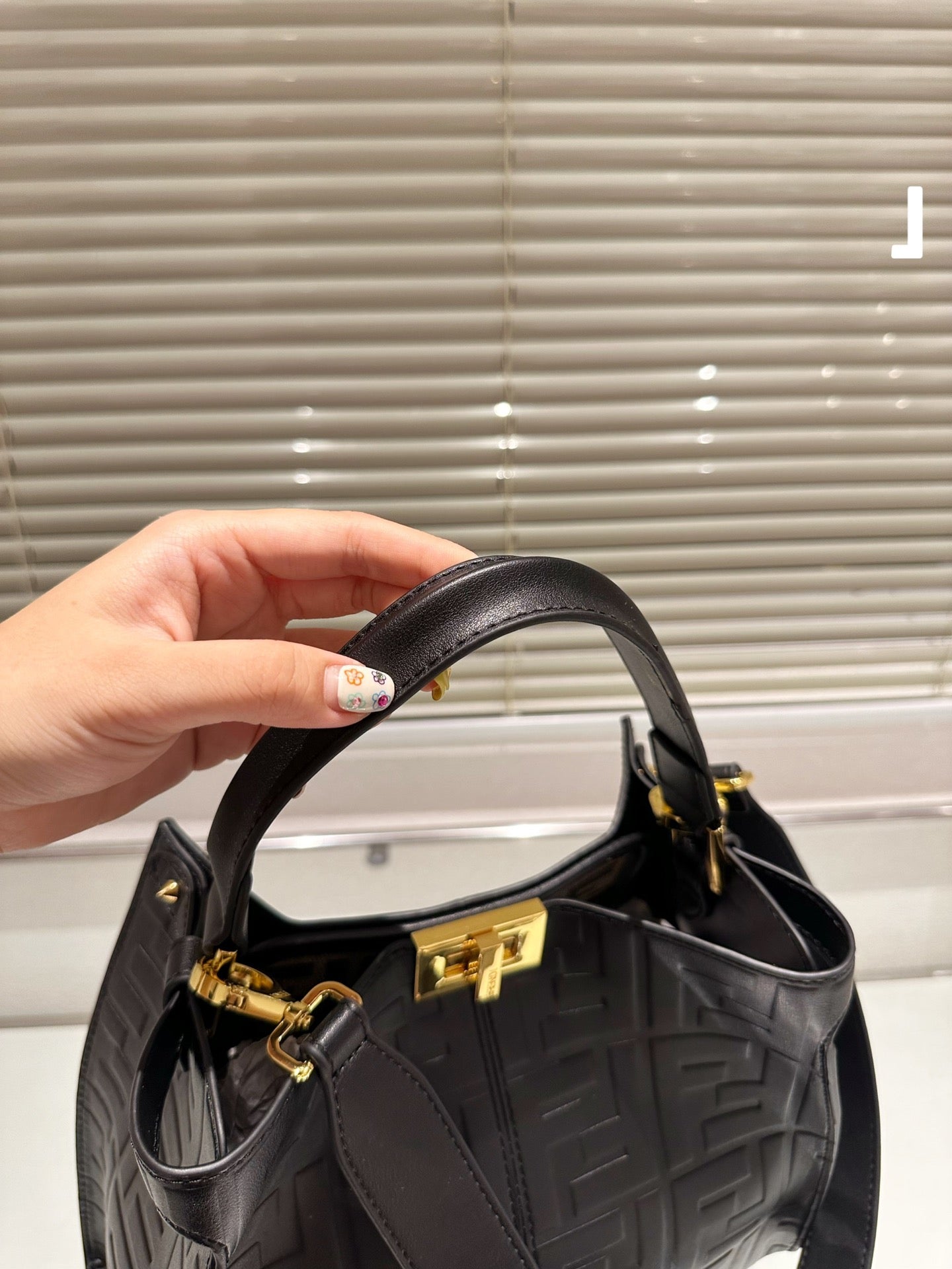 Fen new arrival PEEKABOO tote bag size; 30 * 25cm