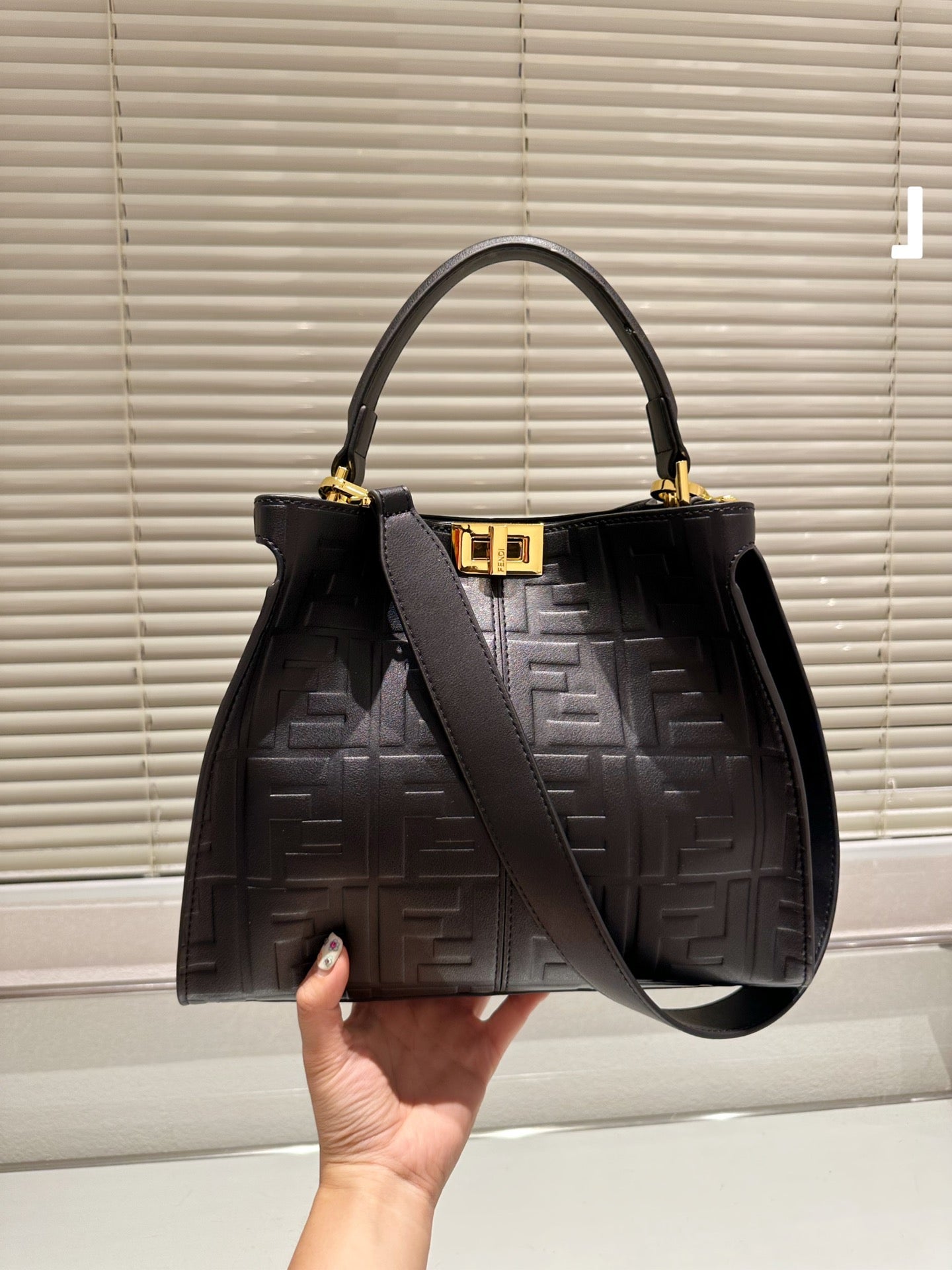 Fen new arrival PEEKABOO tote bag size; 30 * 25cm