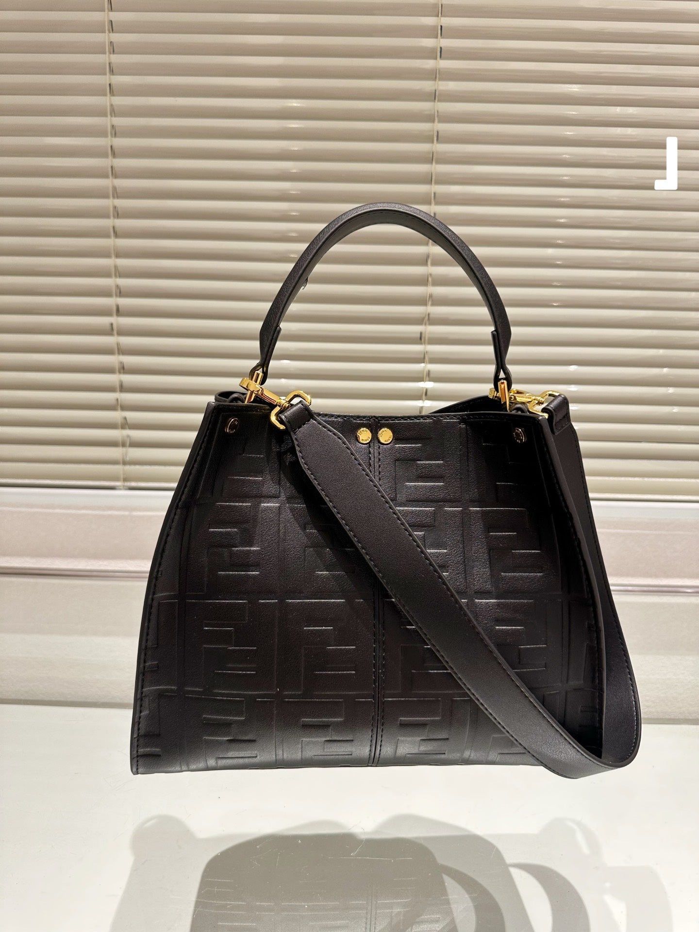 Fen new arrival PEEKABOO tote bag size; 30 * 25cm
