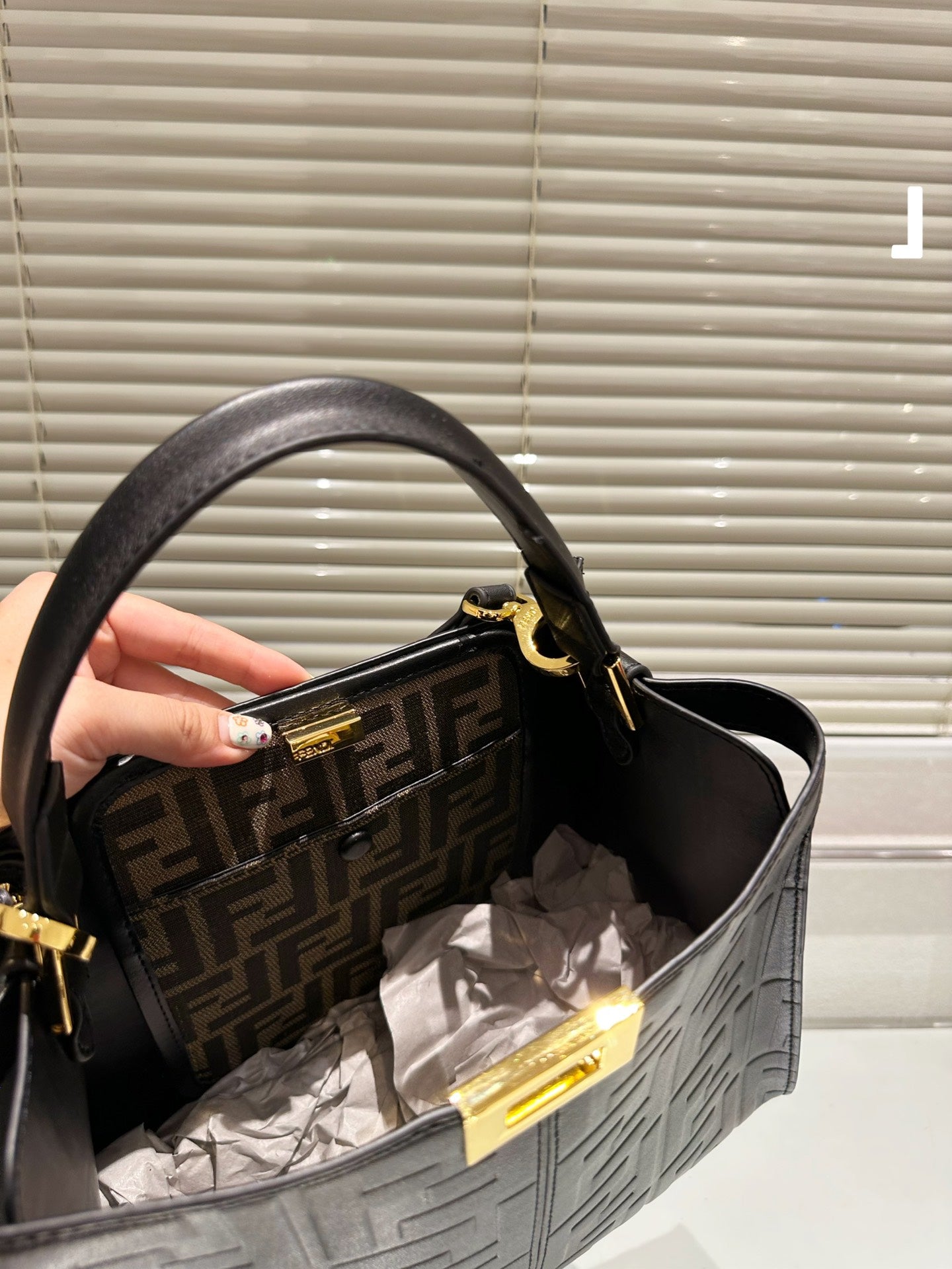 Fen new arrival PEEKABOO tote bag size; 30 * 25cm