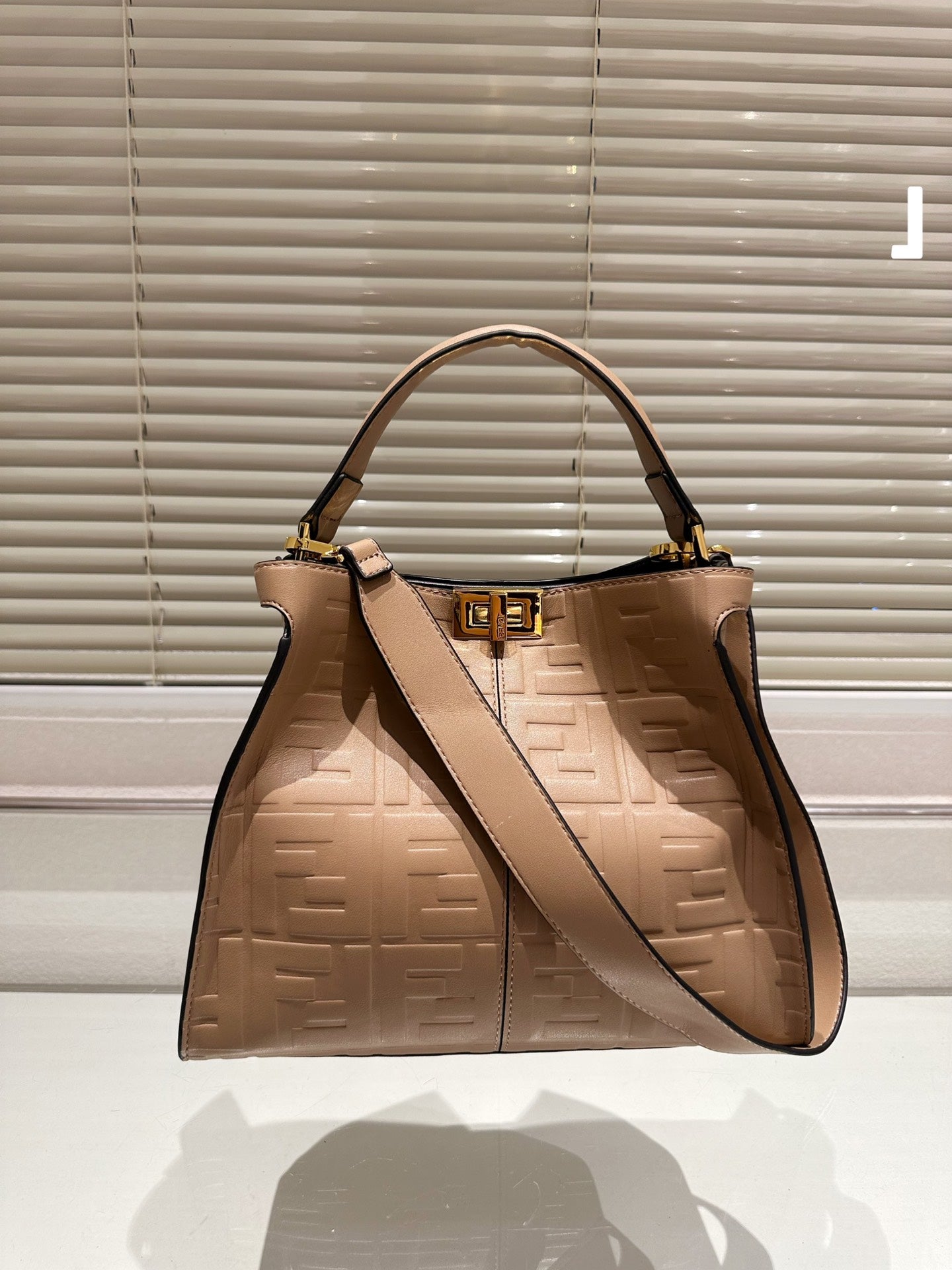 Fen new arrival PEEKABOO tote bag size; 30 * 25cm