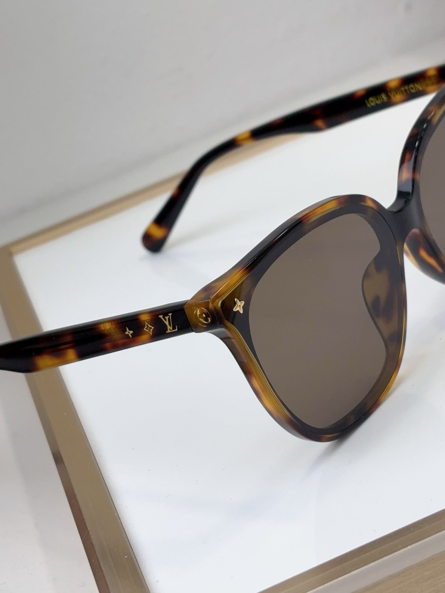 Louis Eyewear SIZE: 63-17-145