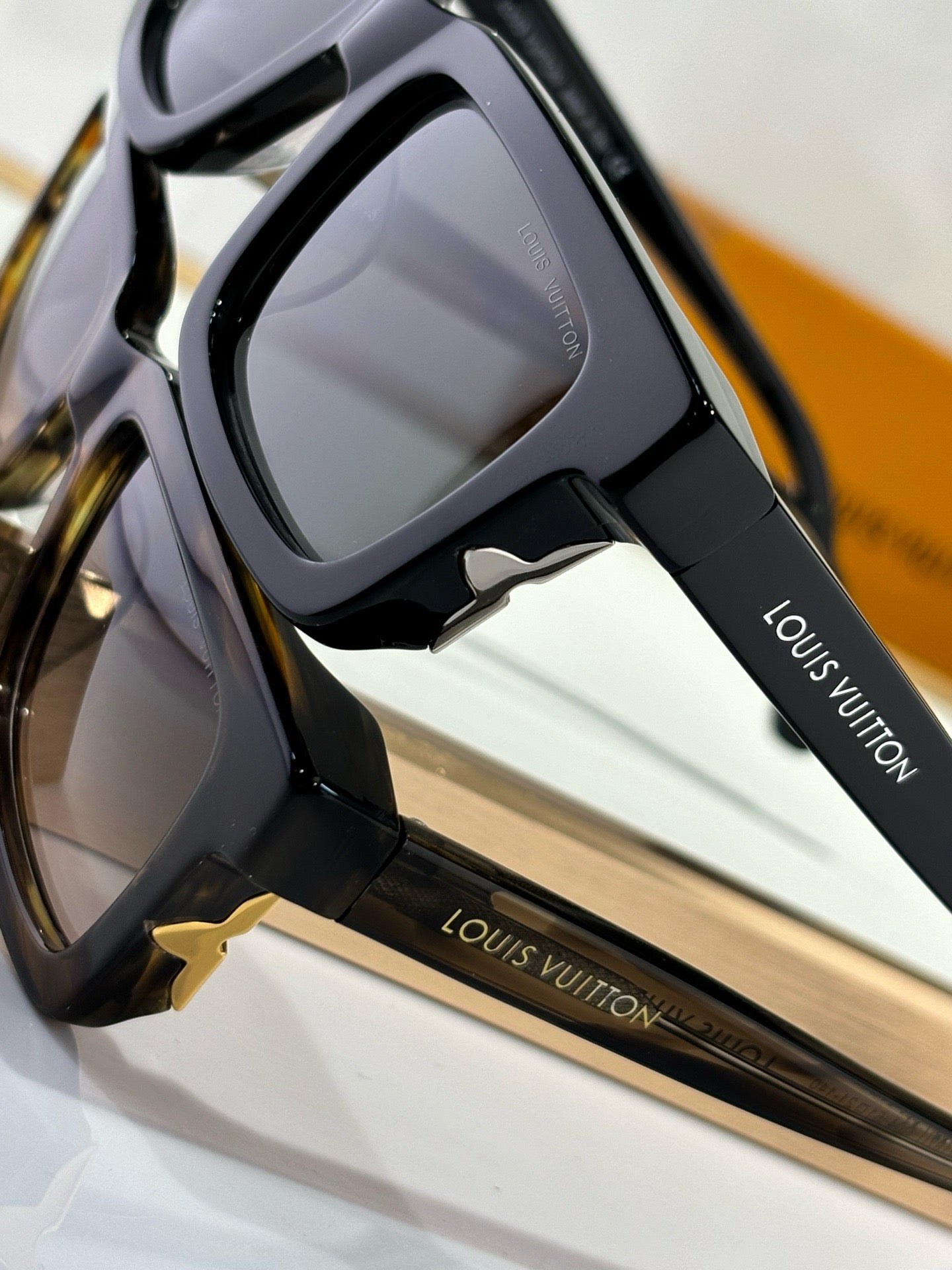 Louis Eyewear SIZE: 51-21-140