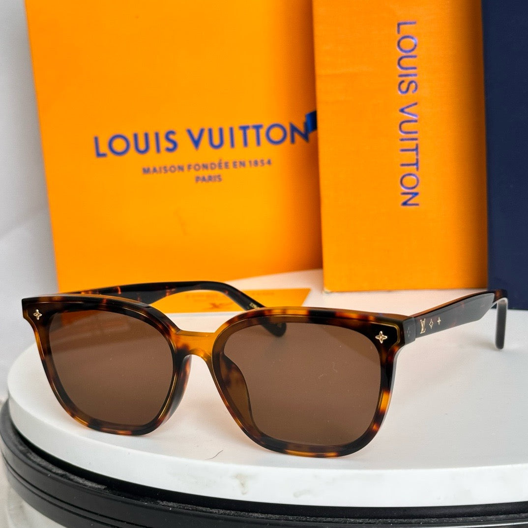 Louis Eyewear SIZE: 63-15-146