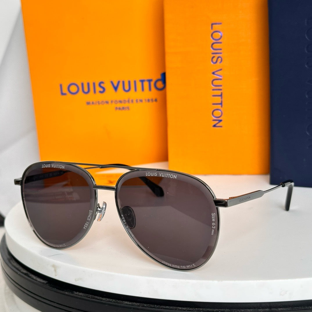 Louis Eyewear SIZE: 52-21-145