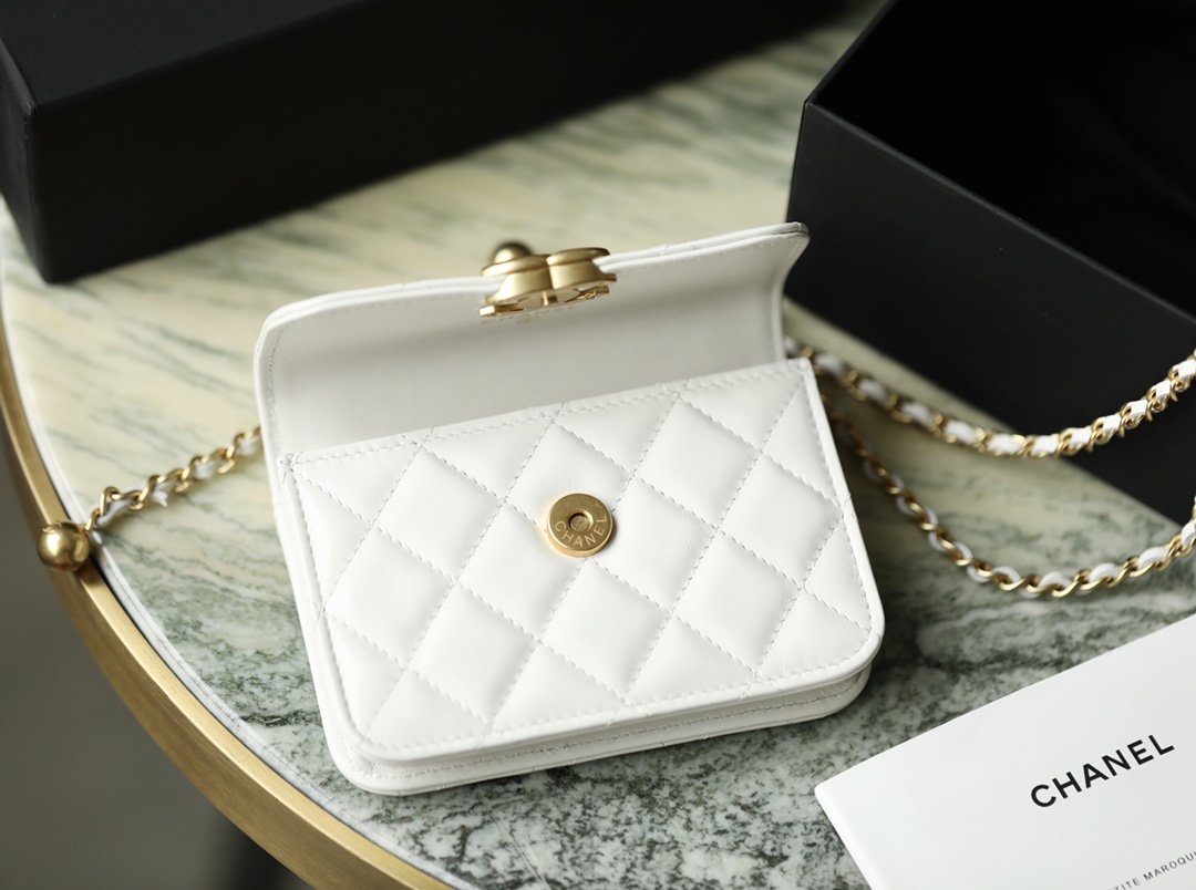 cc CO-CO Clutch With Chain 9.5cm/3.7in Gold Toned Hardware For Women White