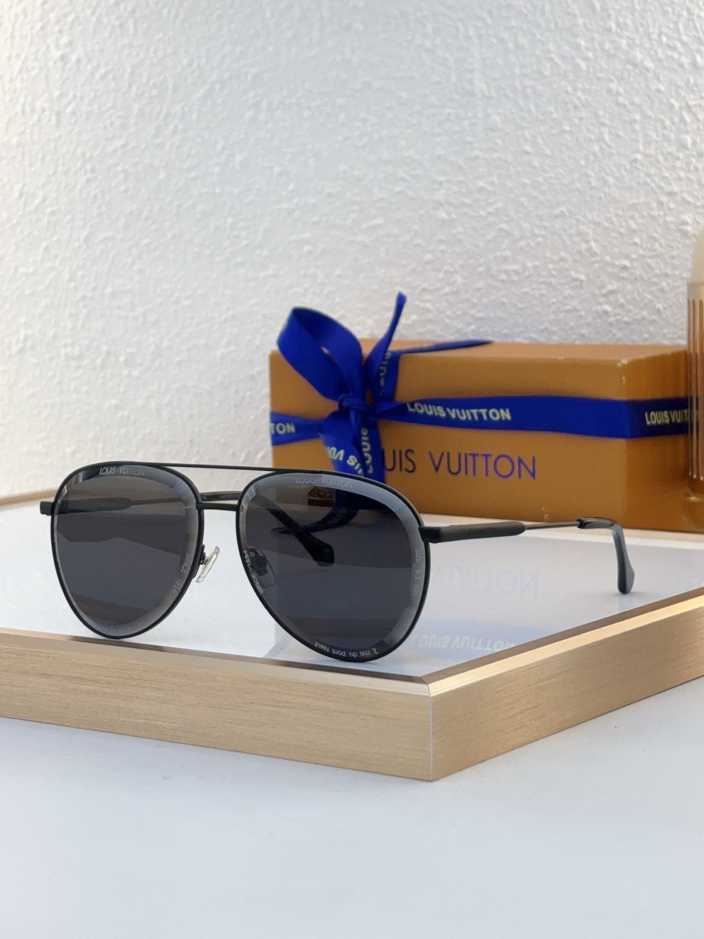 Louis Eyewear SIZE: 63-15-145