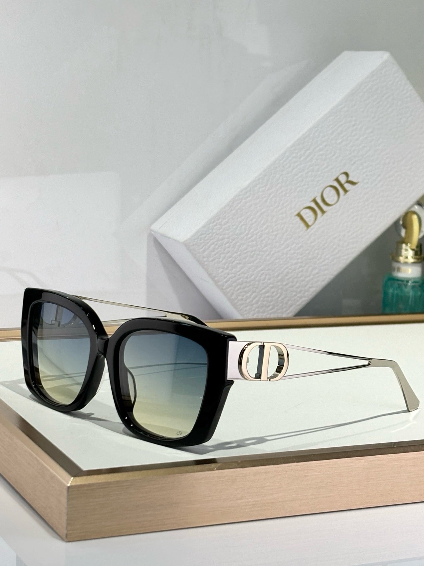 DI*R Eyewear SIZE: