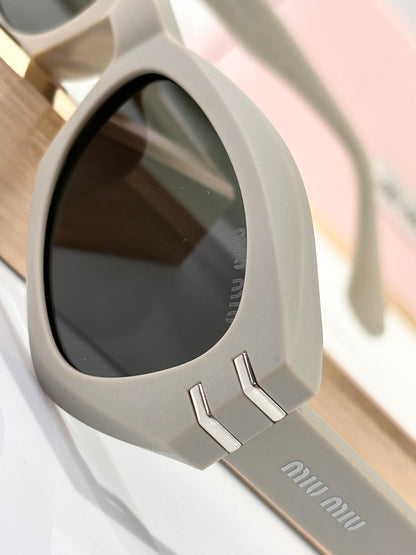 MIU MI* Eyewear SIZE: 55-20-148