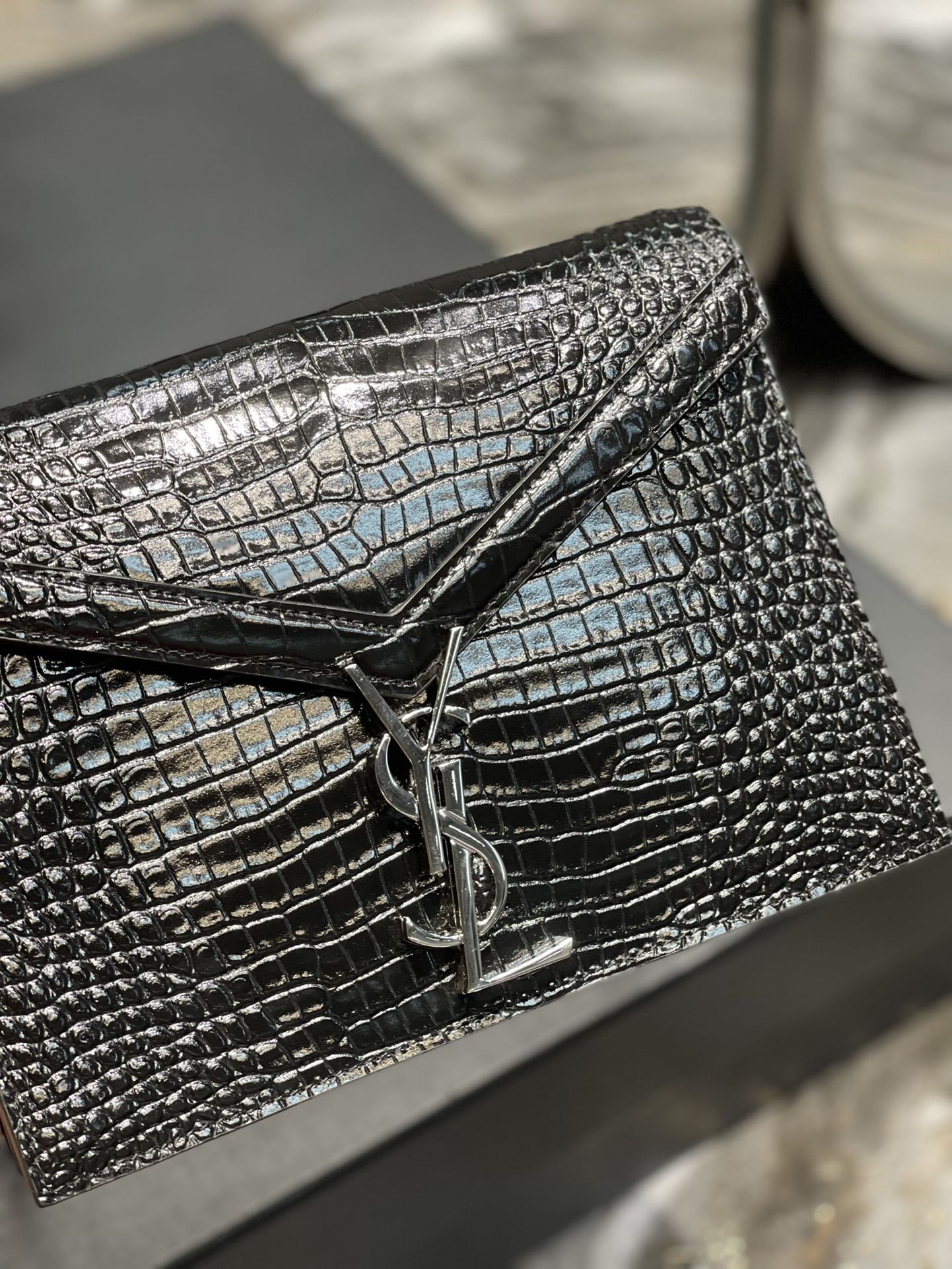 Y Cassandra Medium Chain Bag Black