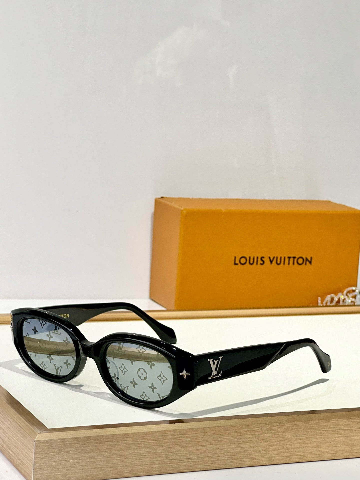 Louis Eyewear SIZE: 51-23-145