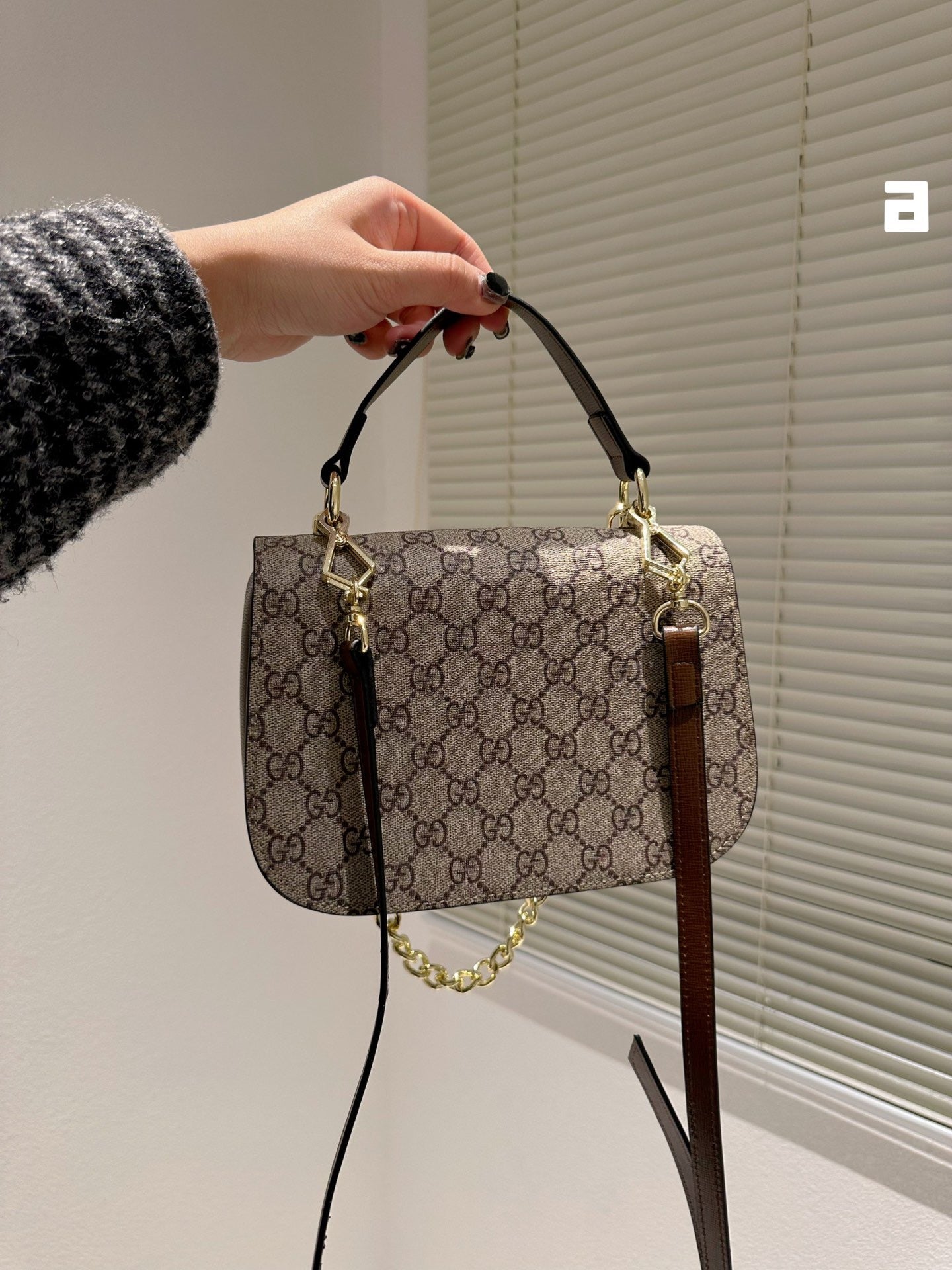 GC497 Gc Blondie top-handle Bag / 9"W x 6"H x 4.3"D