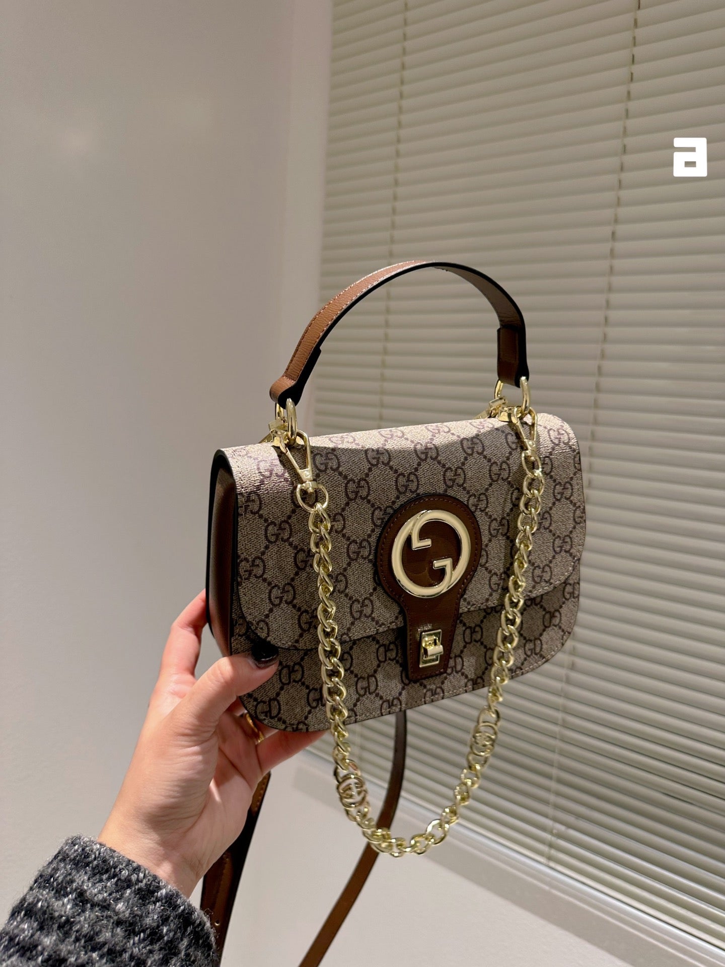 GC497 Gc Blondie top-handle Bag / 9"W x 6"H x 4.3"D