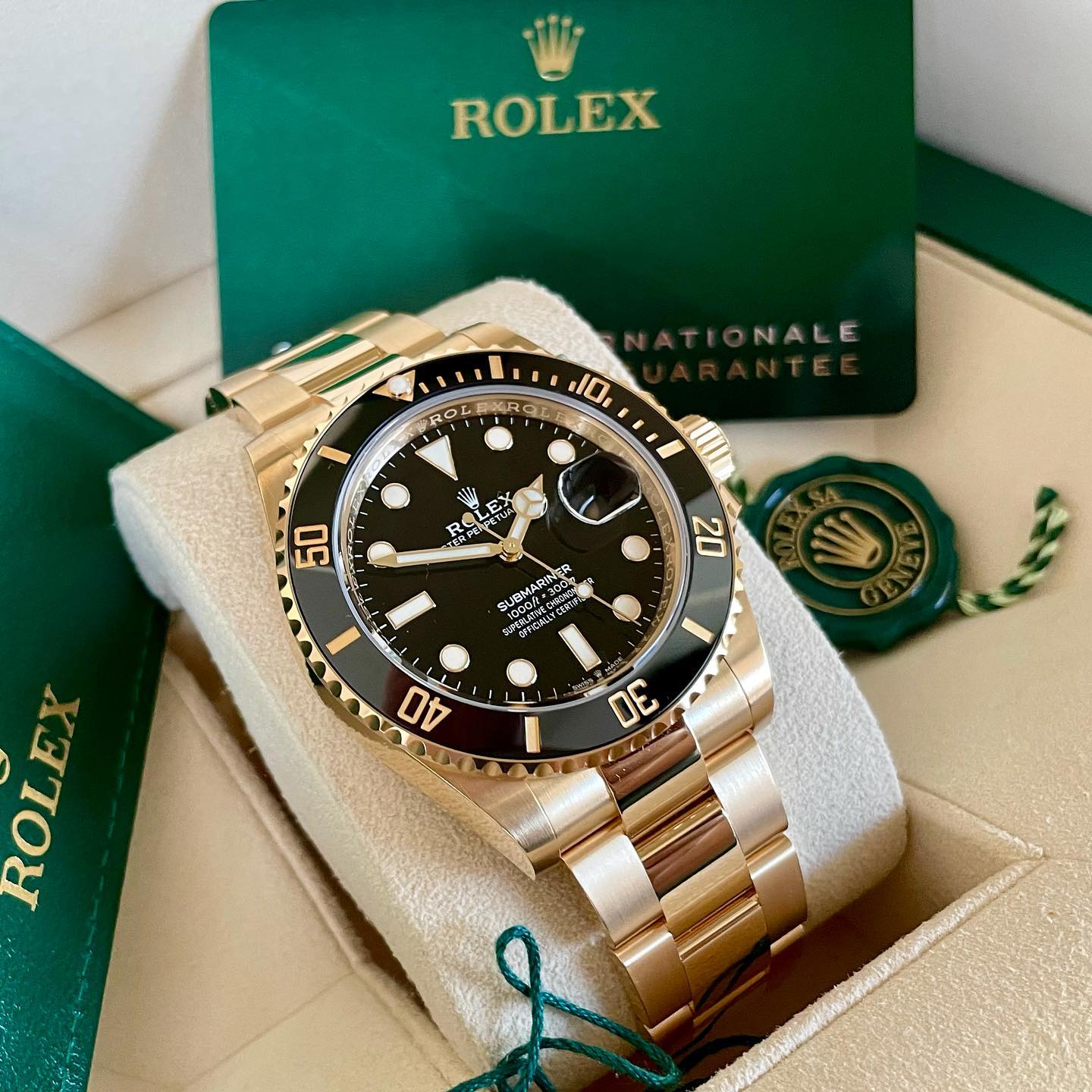 RLX Perpetual Submariner Date 41mm Black Dial Yellow Gold 126618LN