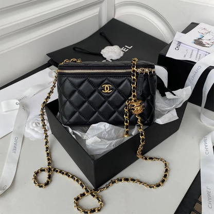 CC VANITY WITH CHAIN BAG