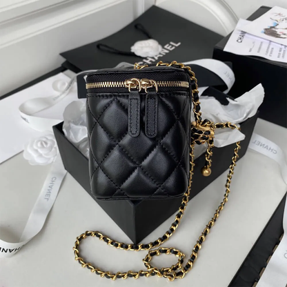 CC VANITY WITH CHAIN BAG