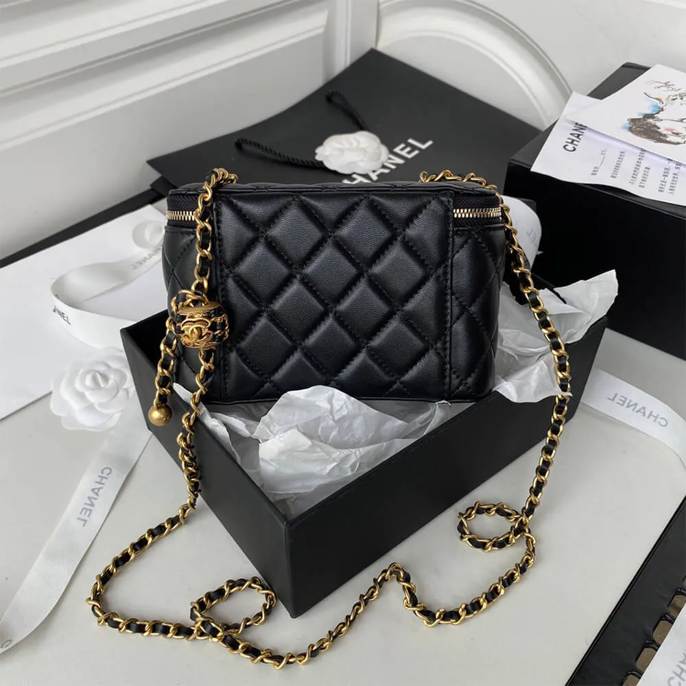 CC VANITY WITH CHAIN BAG
