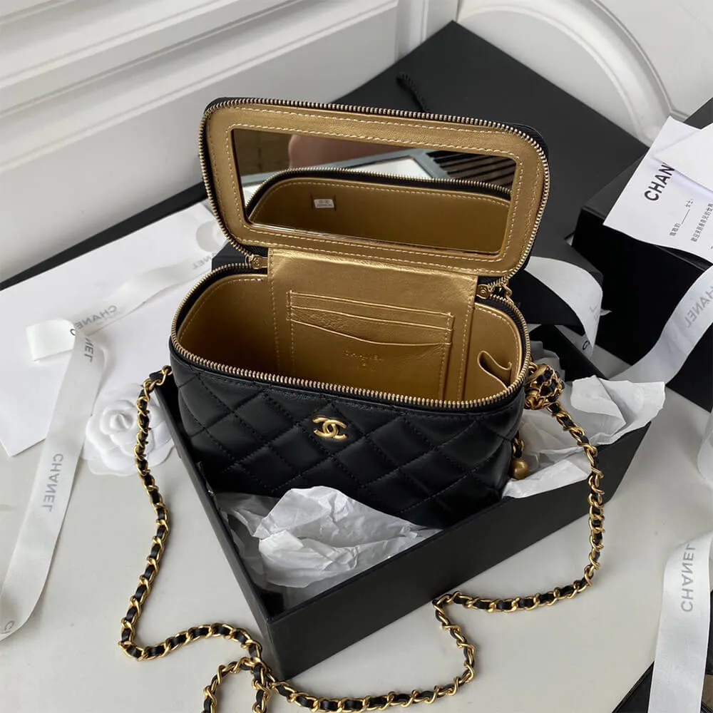 CC VANITY WITH CHAIN BAG