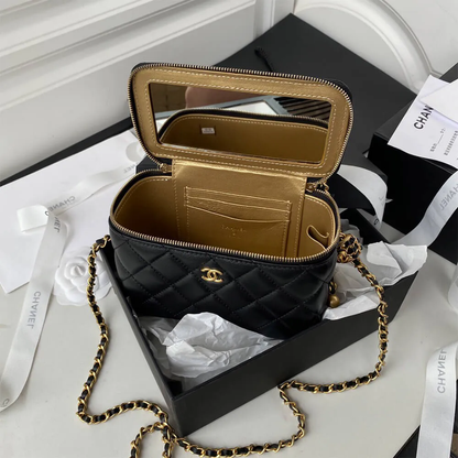 CC VANITY WITH CHAIN BAG