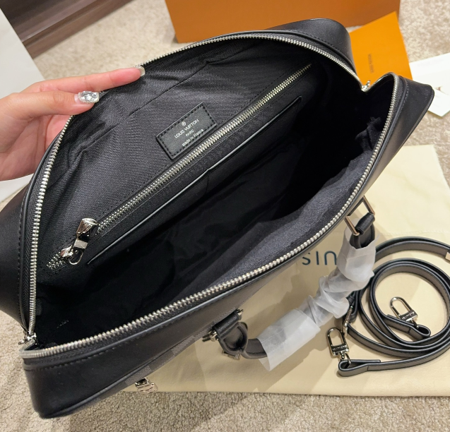 L men bag new arrival size :39* 28 cm