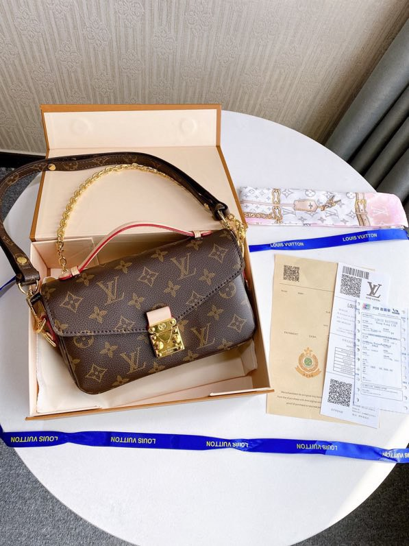 LOUIS POCHETTE MÉTIS EAST WEST bag size : 21.5*13.5*6cm