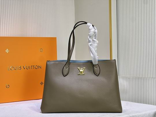 Louis Lockme M57345 bag size: 42x28x15cm