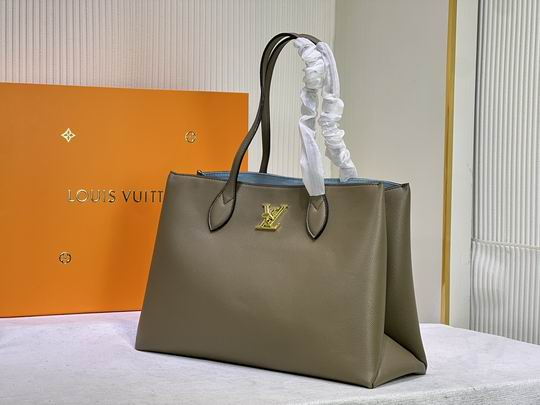Louis Lockme M57345 bag size: 42x28x15cm