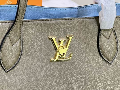 Louis Lockme M57345 bag size: 42x28x15cm
