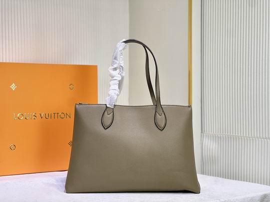 Louis Lockme M57345 bag size: 42x28x15cm