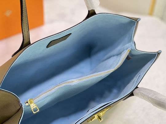 Louis Lockme M57345 bag size: 42x28x15cm