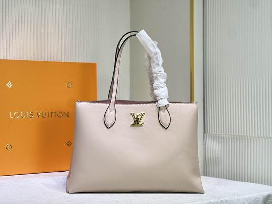 Louis Lockme M57345 bag size: 42x28x15cm