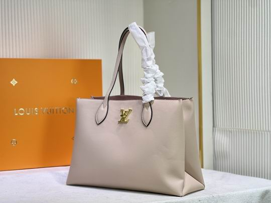 Louis Lockme M57345 bag size: 42x28x15cm