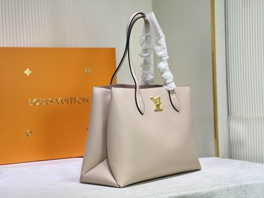 Louis Lockme M57345 bag size: 42x28x15cm