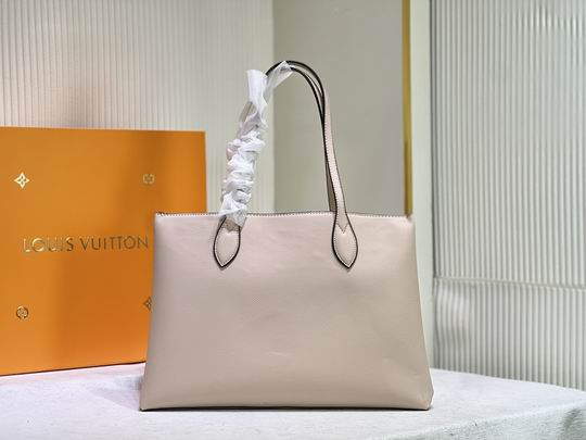 Louis Lockme M57345 bag size: 42x28x15cm