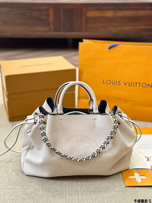 Louis new arrival bella bag size: 30 * 24cm