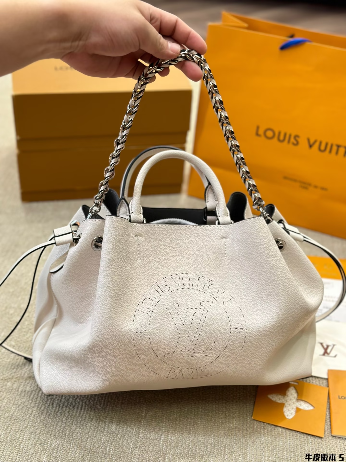 Louis new arrival bella bag size: 30 * 24cm