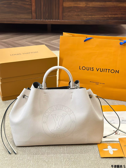 Louis new arrival bella bag size: 30 * 24cm