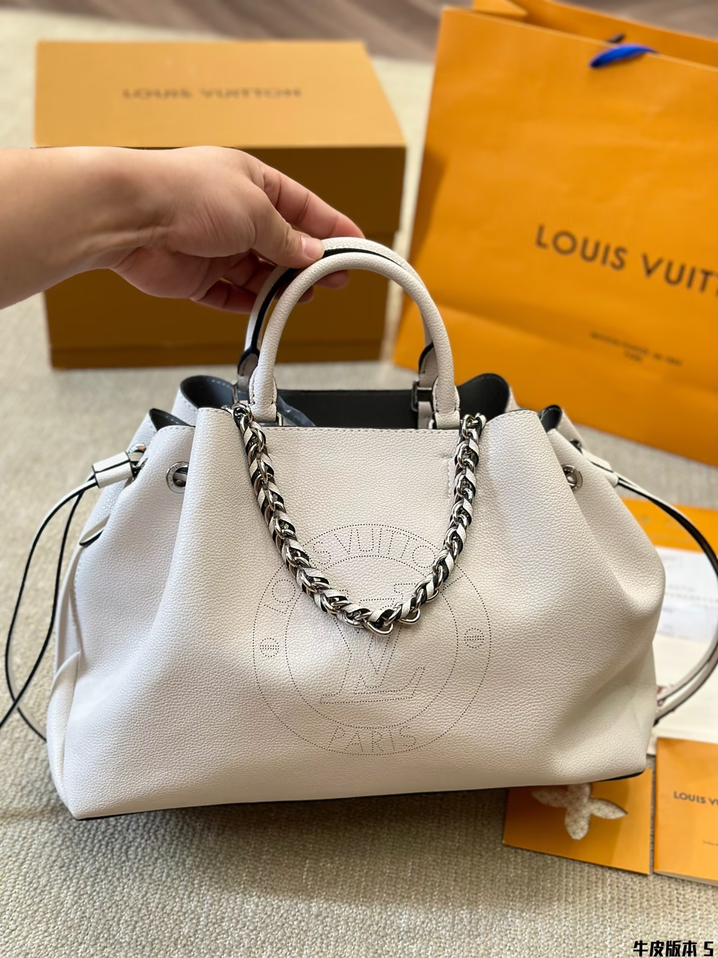 Louis new arrival bella bag size: 30 * 24cm