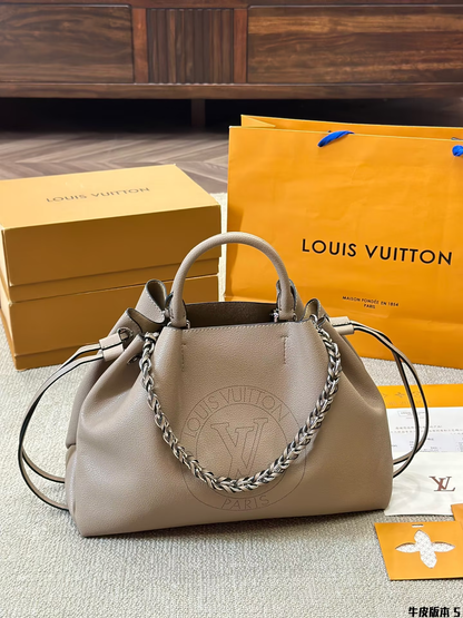 Louis new arrival bella bag size: 30 * 24cm