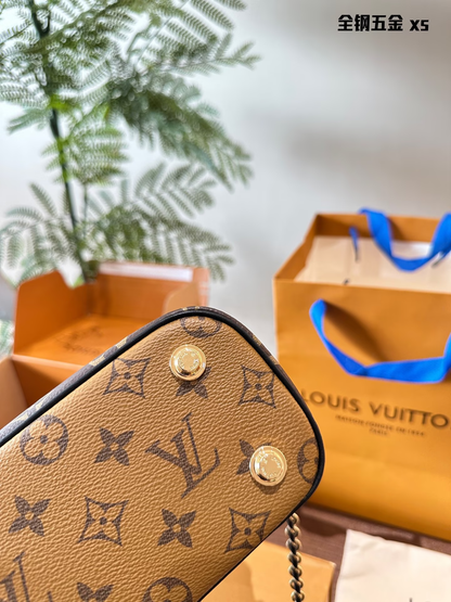 Louis new arrival Vanity bucket bag size; 19*13*11cm