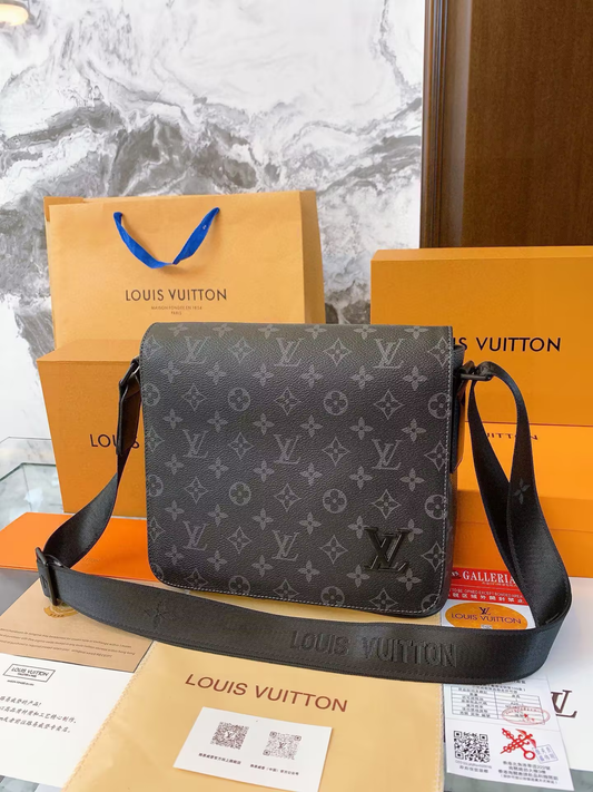 L new arrival district crossbody bag men and women size: 26*23*7 cm