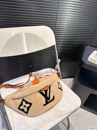 Louis new arrival Monogram Teddy waist bag size: 38*18 cm