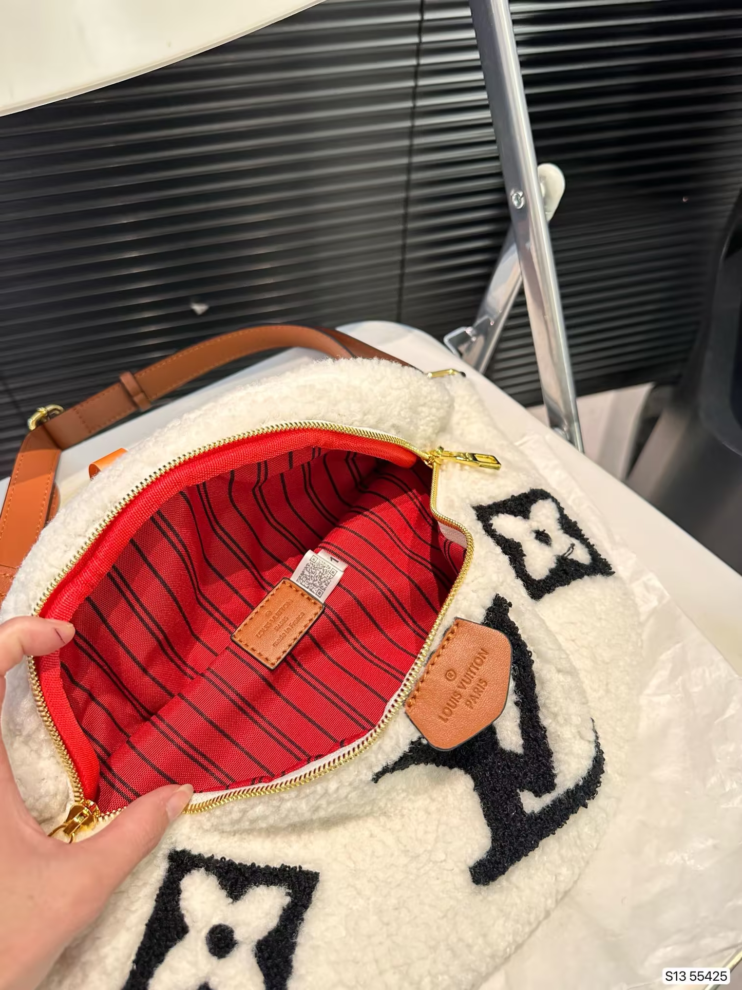 Louis new arrival Monogram Teddy waist bag size: 38*18 cm