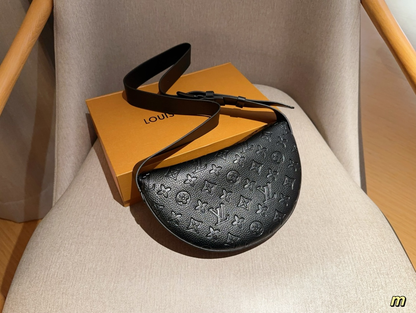 Louis MOON CROSSBODY men and women bag size: 24*16*4 cm